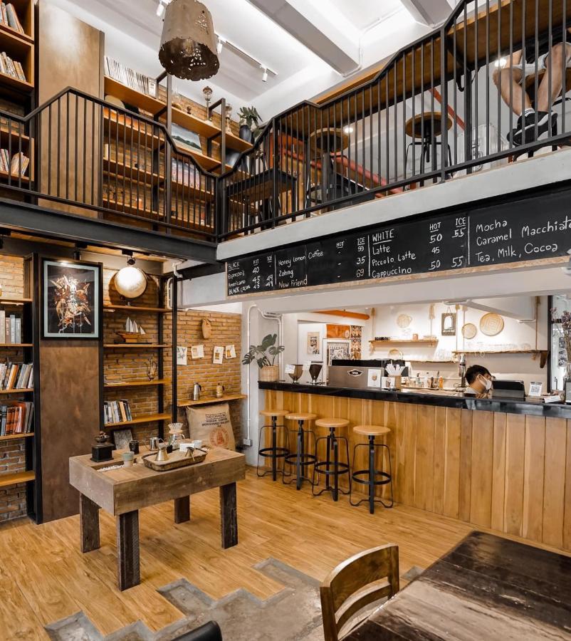 Hobnob Hostel (Adults Only) เชียงใหม่ ภายนอก รูปภาพ