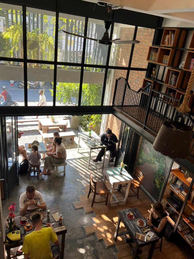 Hobnob Hostel (Adults Only) เชียงใหม่ ภายนอก รูปภาพ