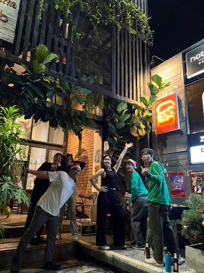 Hobnob Hostel (Adults Only) เชียงใหม่ ภายนอก รูปภาพ