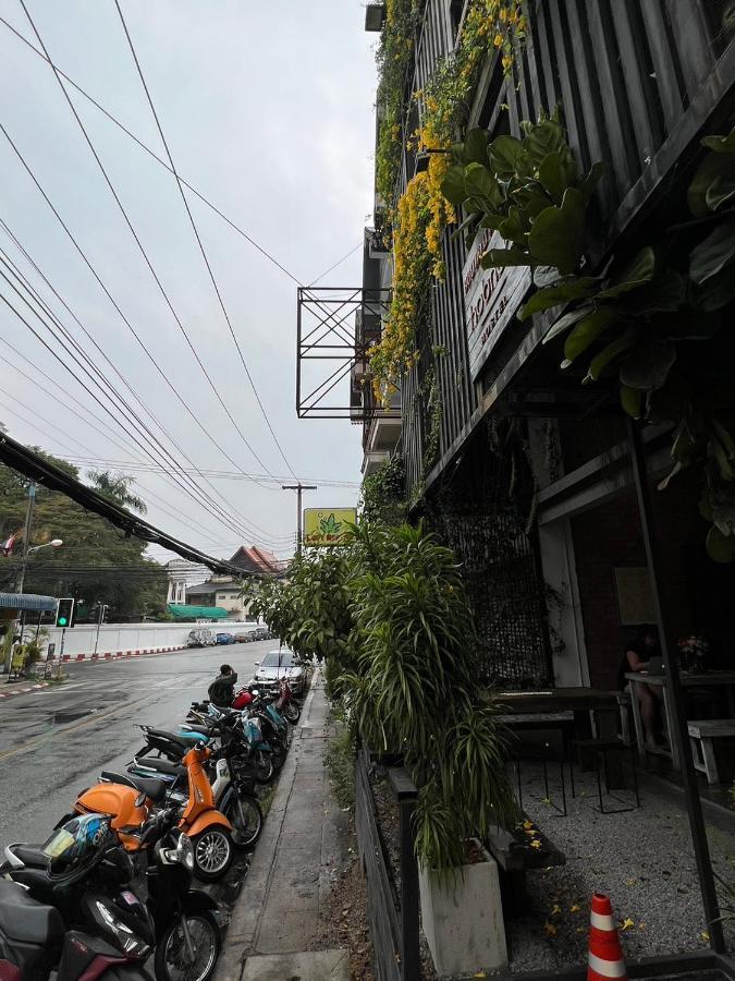 Hobnob Hostel (Adults Only) เชียงใหม่ ภายนอก รูปภาพ