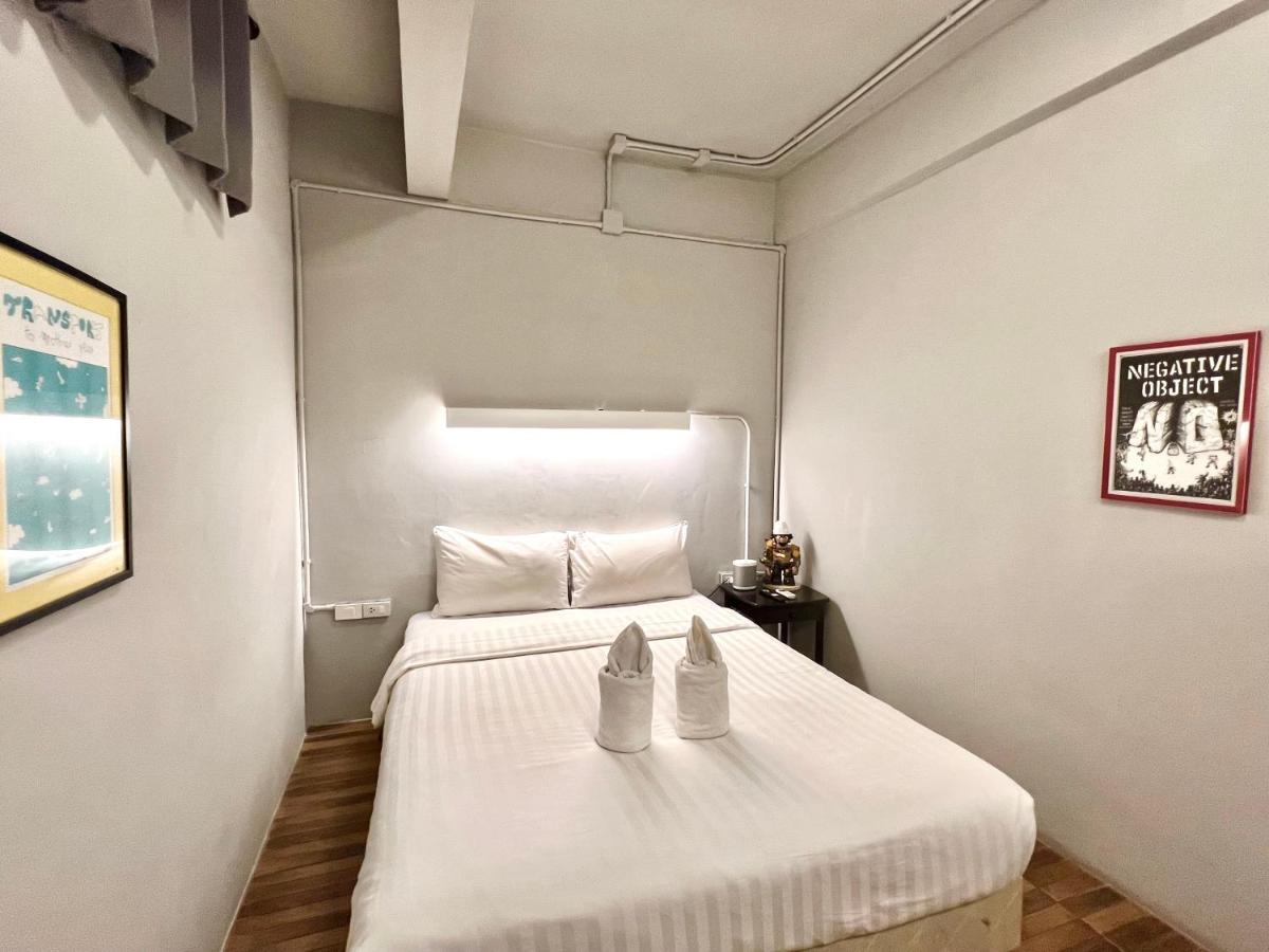 Hobnob Hostel (Adults Only) เชียงใหม่ ภายนอก รูปภาพ