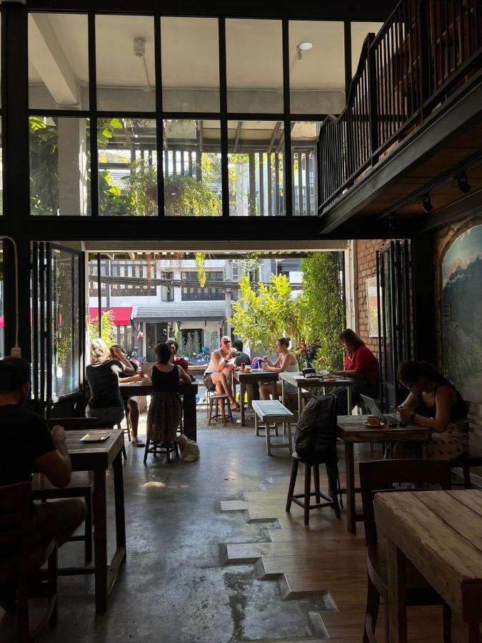 Hobnob Hostel (Adults Only) เชียงใหม่ ภายนอก รูปภาพ