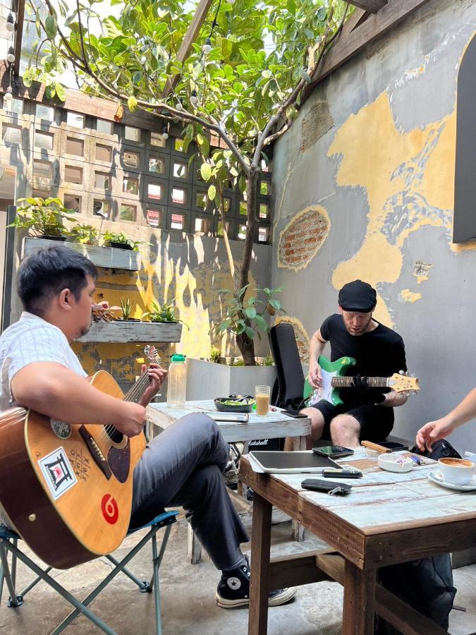 Hobnob Hostel (Adults Only) เชียงใหม่ ภายนอก รูปภาพ