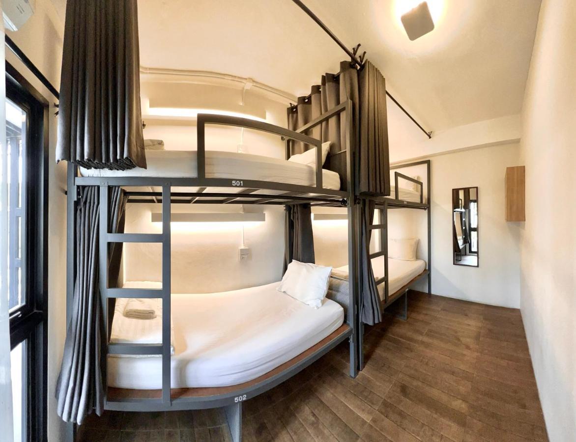 Hobnob Hostel (Adults Only) เชียงใหม่ ภายนอก รูปภาพ