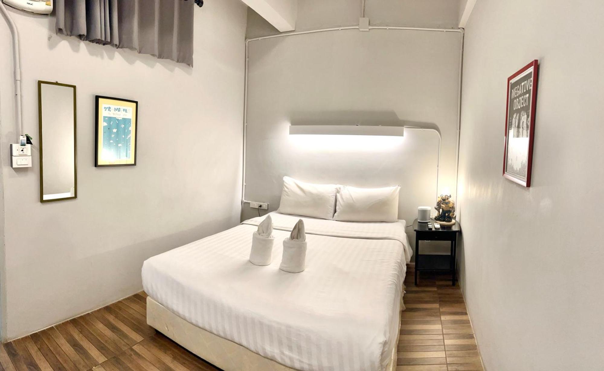 Hobnob Hostel (Adults Only) เชียงใหม่ ภายนอก รูปภาพ