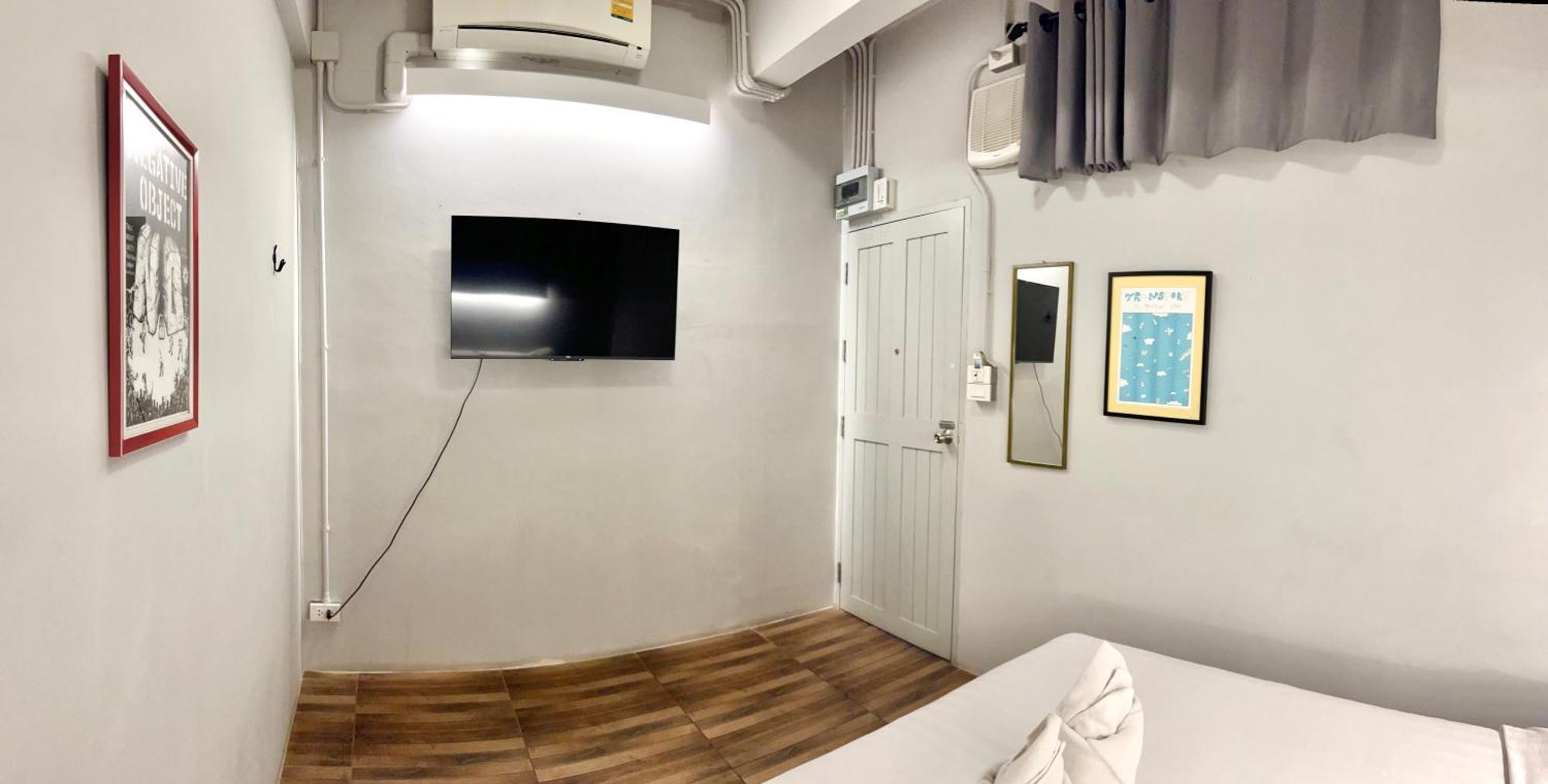 Hobnob Hostel (Adults Only) เชียงใหม่ ภายนอก รูปภาพ