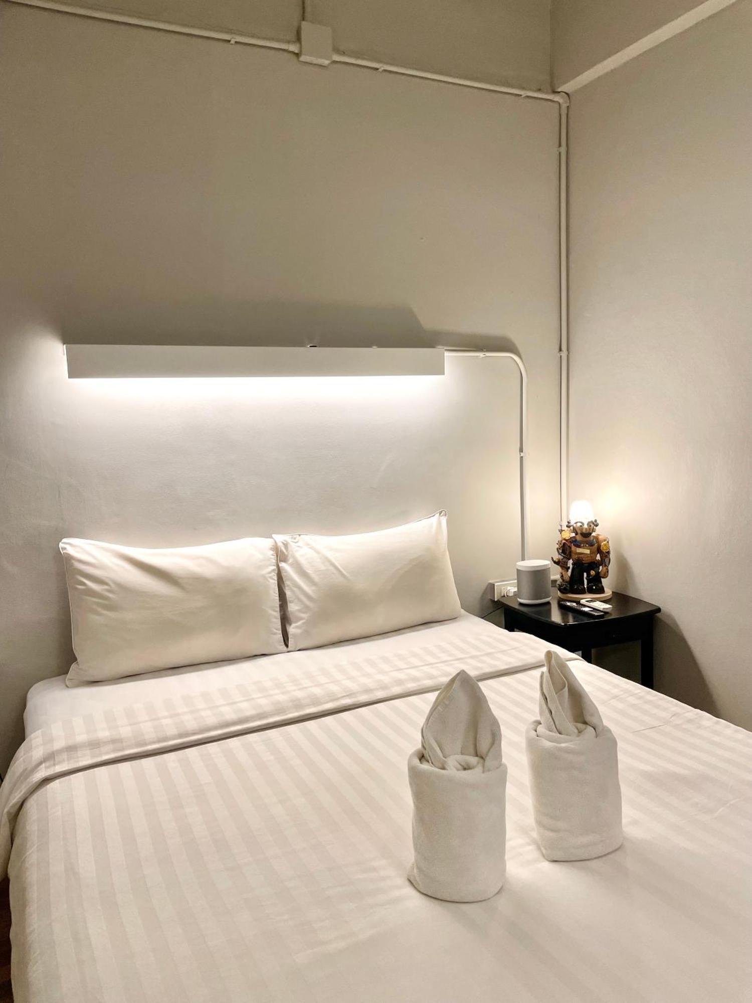 Hobnob Hostel (Adults Only) เชียงใหม่ ภายนอก รูปภาพ
