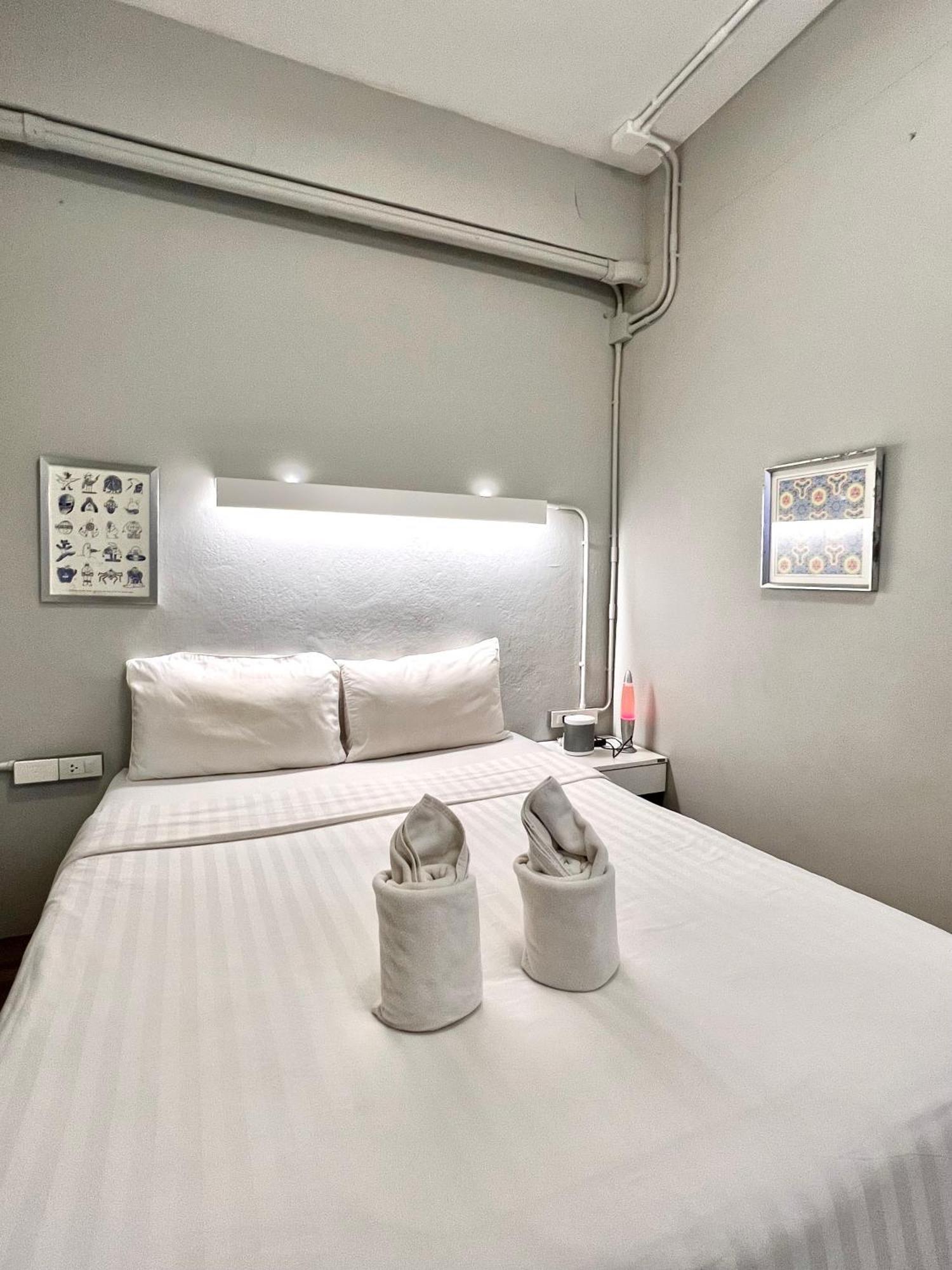 Hobnob Hostel (Adults Only) เชียงใหม่ ภายนอก รูปภาพ