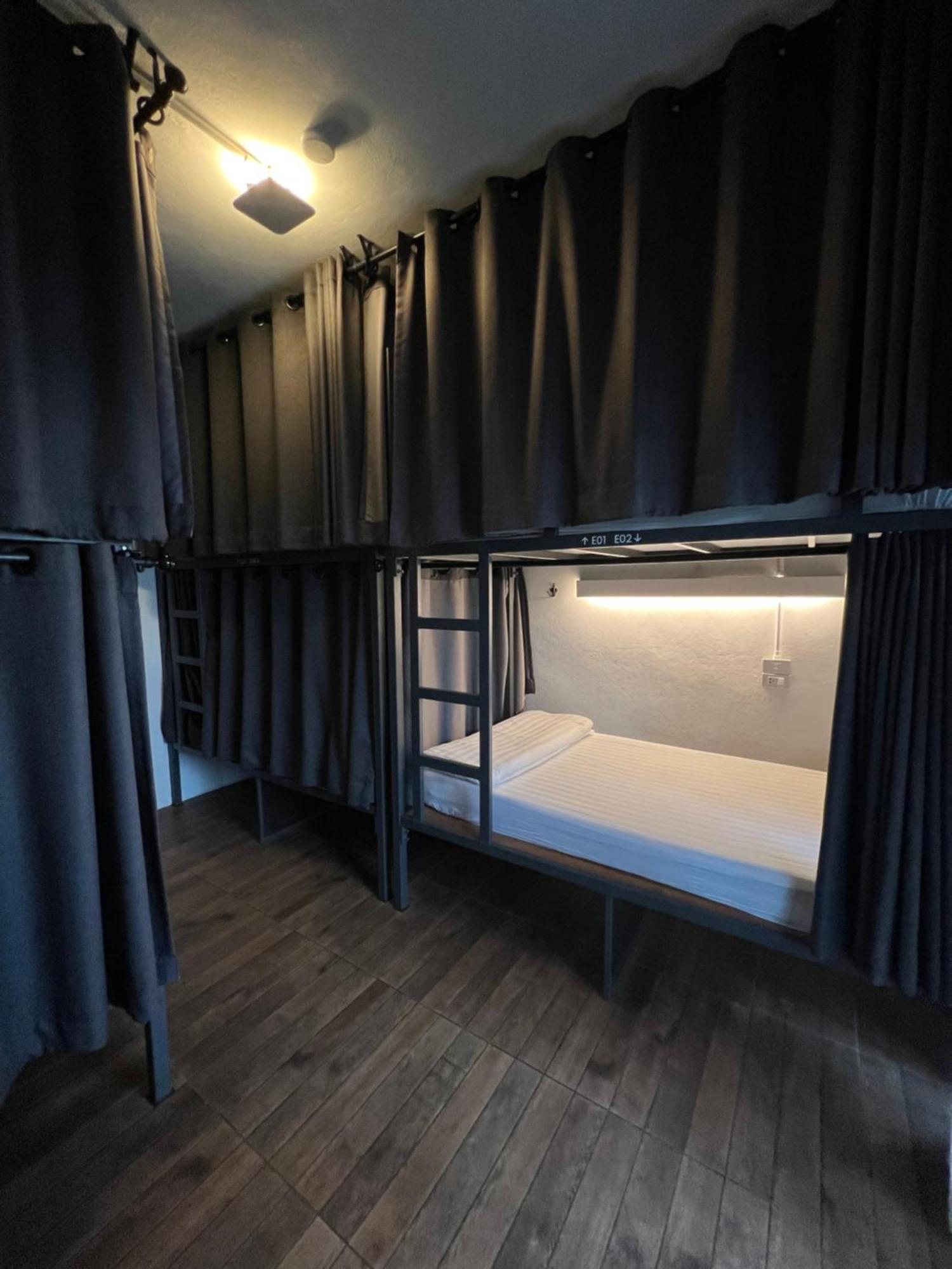 Hobnob Hostel (Adults Only) เชียงใหม่ ภายนอก รูปภาพ