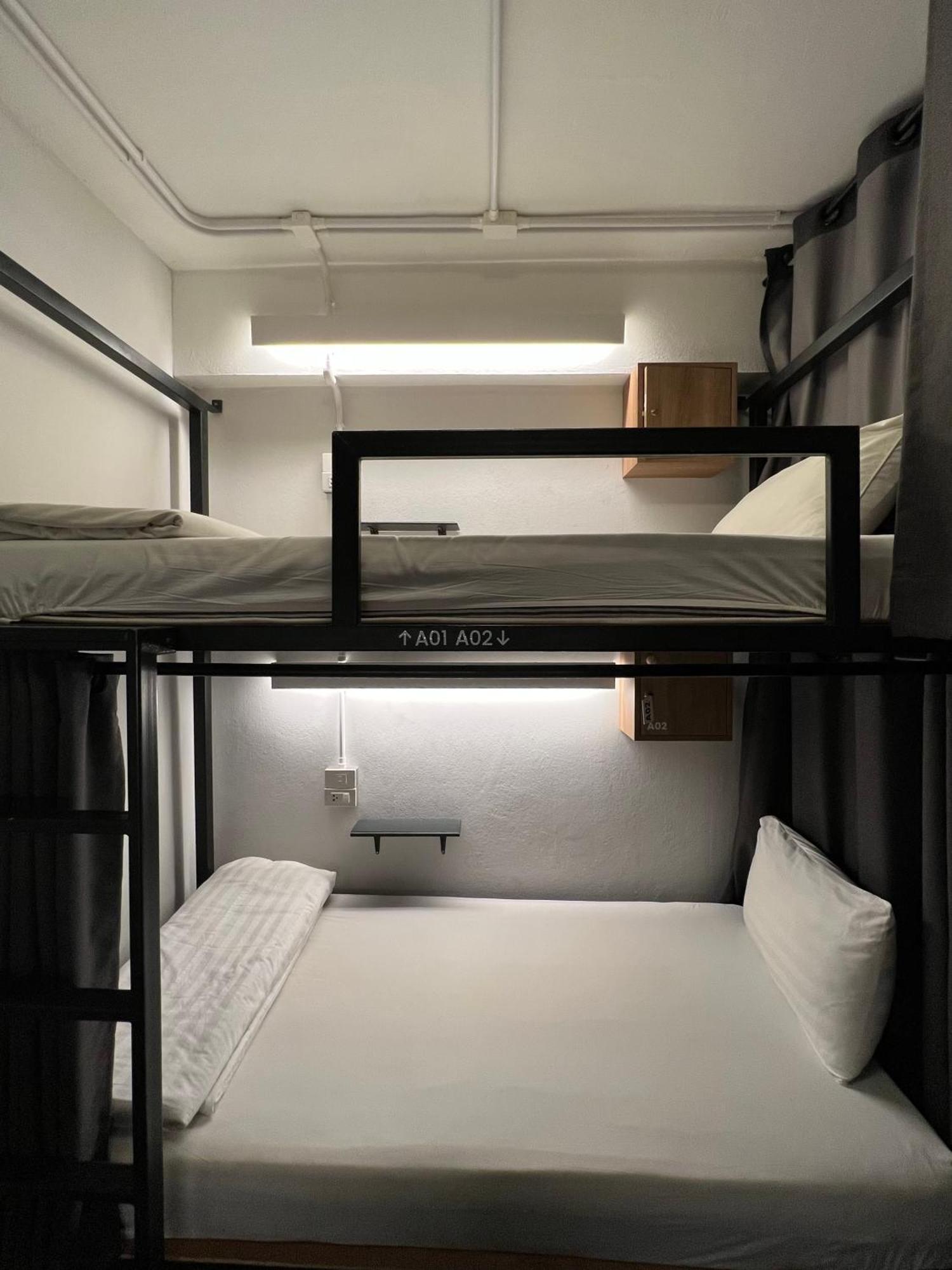 Hobnob Hostel (Adults Only) เชียงใหม่ ภายนอก รูปภาพ