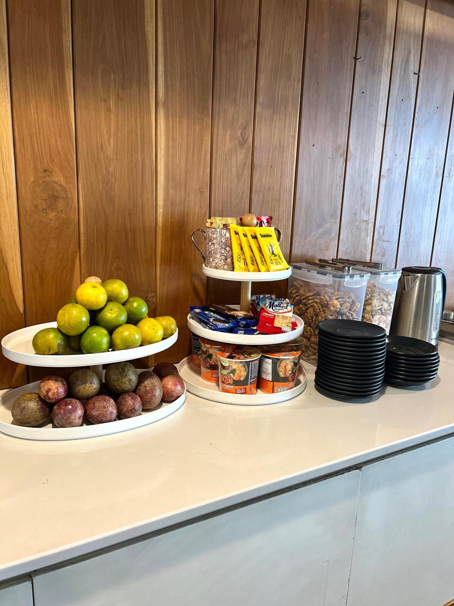 Hobnob Hostel (Adults Only) เชียงใหม่ ภายนอก รูปภาพ