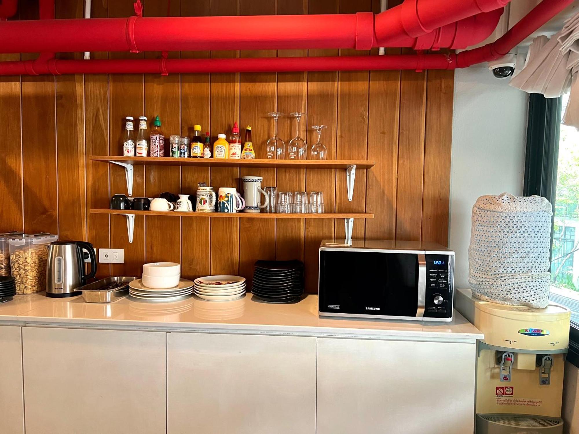 Hobnob Hostel (Adults Only) เชียงใหม่ ภายนอก รูปภาพ