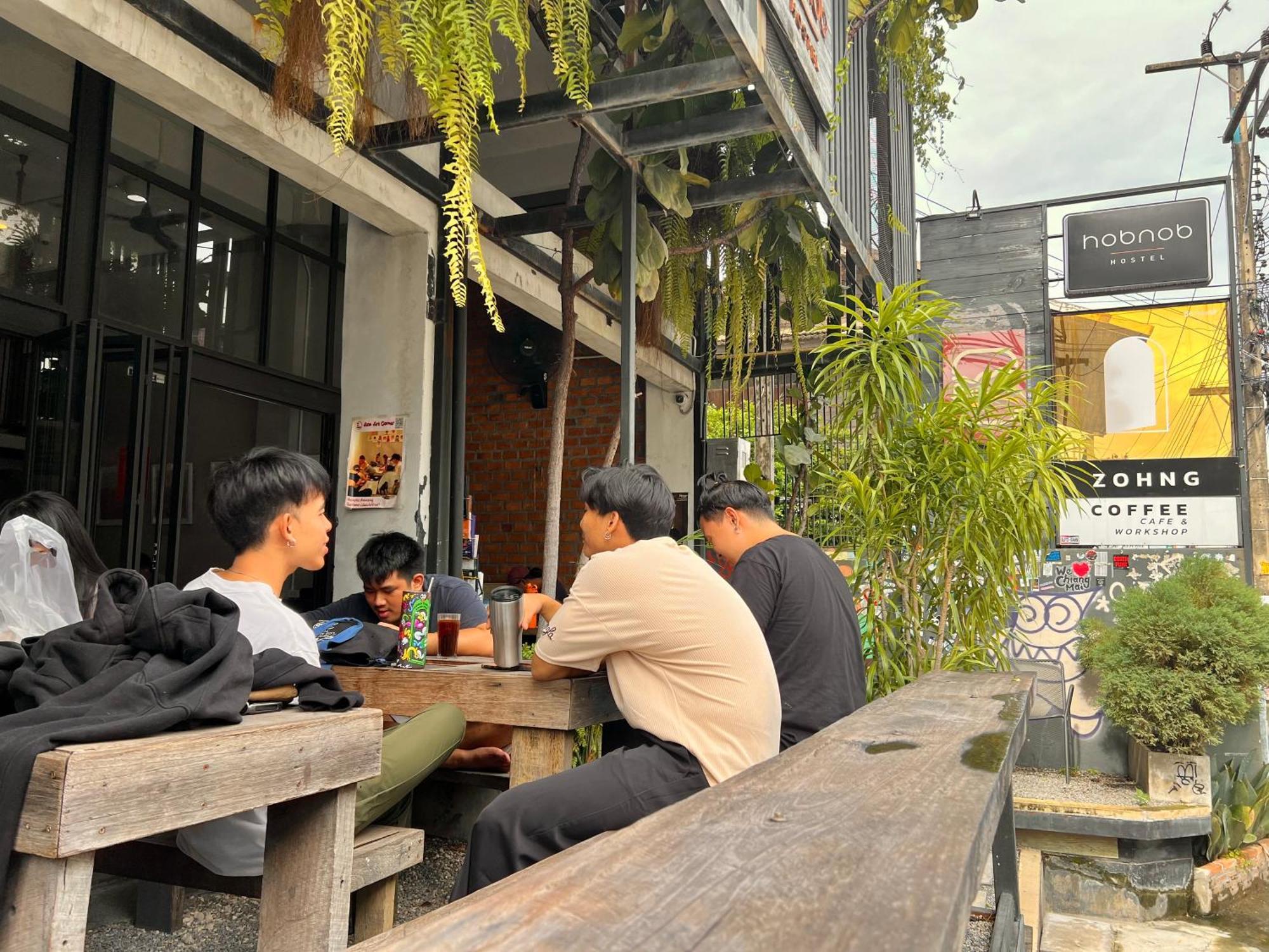 Hobnob Hostel (Adults Only) เชียงใหม่ ภายนอก รูปภาพ