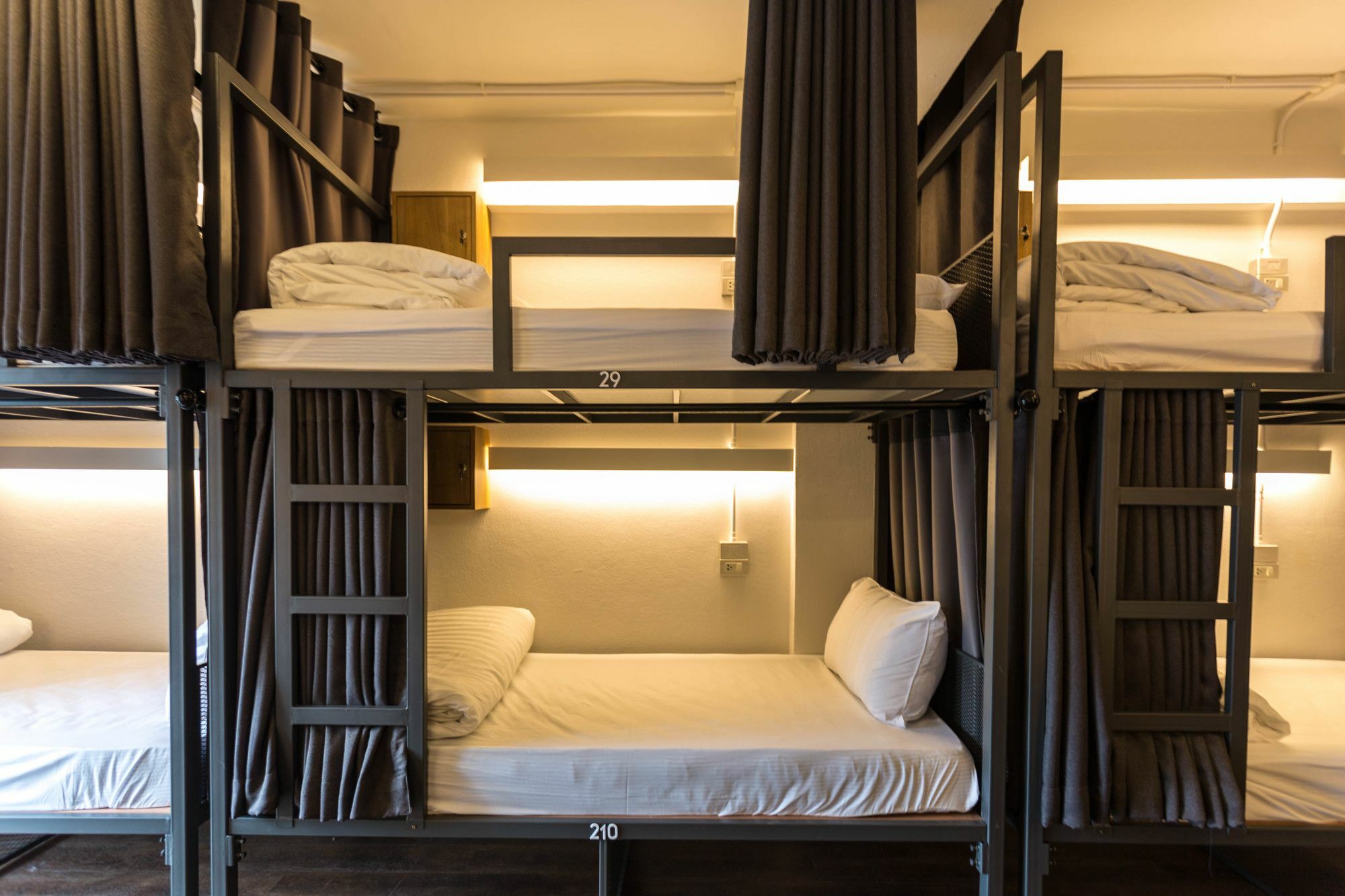 Hobnob Hostel (Adults Only) เชียงใหม่ ภายนอก รูปภาพ